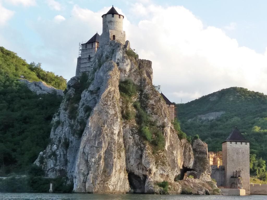 Zlatna Ribica Apartment Голубац Екстериор снимка